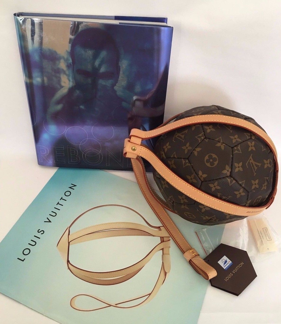 Top 5 des plus beaux ballons de football de la Coupe du Monde vendus sur eBay